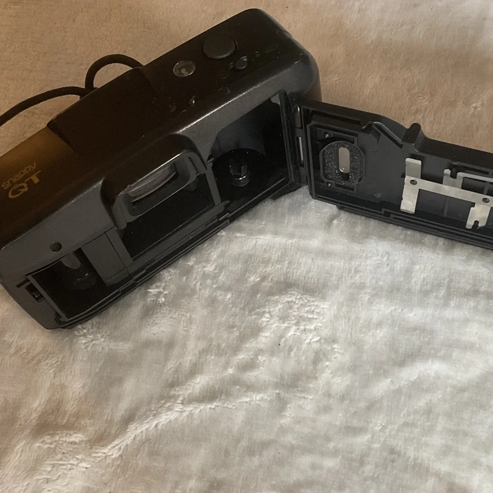 Canon Snappy QT Black and Gold Camera - Picture 2 of 6